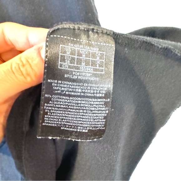 🛍️4 for 20$ / Guess V Neck Short Sleeve Tee / Black / M - Picture 8 of 9